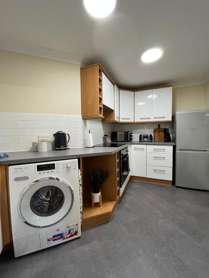 Archers 2 Bedrooms, Balcony, 2 Bathrooms, Free Parking, Wifi Саутхамптън Екстериор снимка